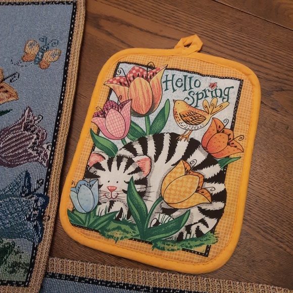 Set of 2 Cat Tapestry Placemats Hello Spring 18x13 with matching Pot Holder - Picture 7 of 8